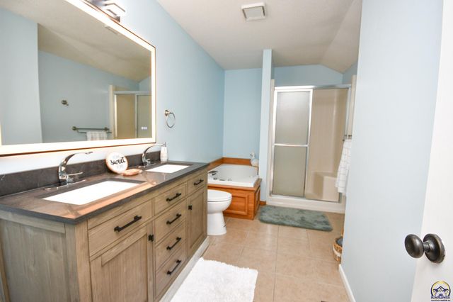 5619 SW 35th ST, Topeka, KS 66614