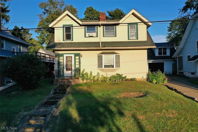 910 Fairview Avenue, Millersburg, OH 44654