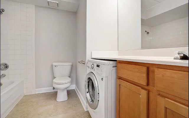 6323 175TH Street 1W, Tinley Park, IL 60477