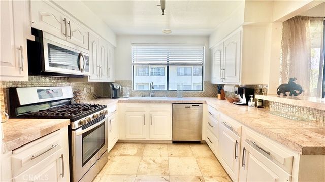 324 N Palm Drive 407, Beverly Hills, CA 90210