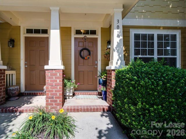 301 Hurston Circle, Charlotte, NC 28208