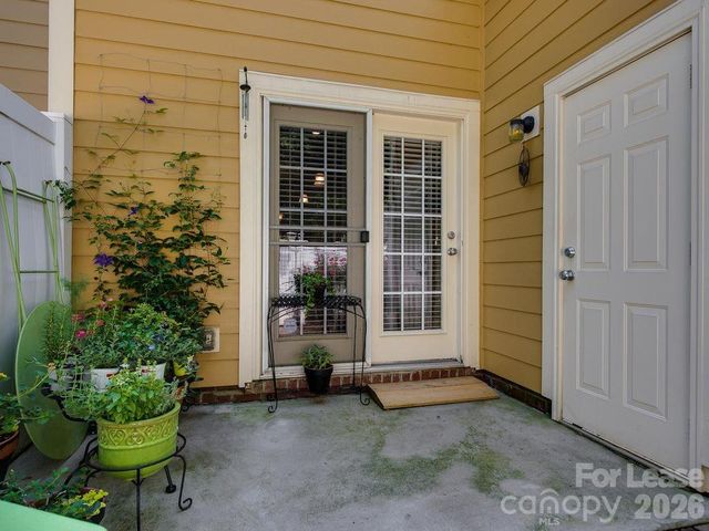 301 Hurston Circle, Charlotte, NC 28208