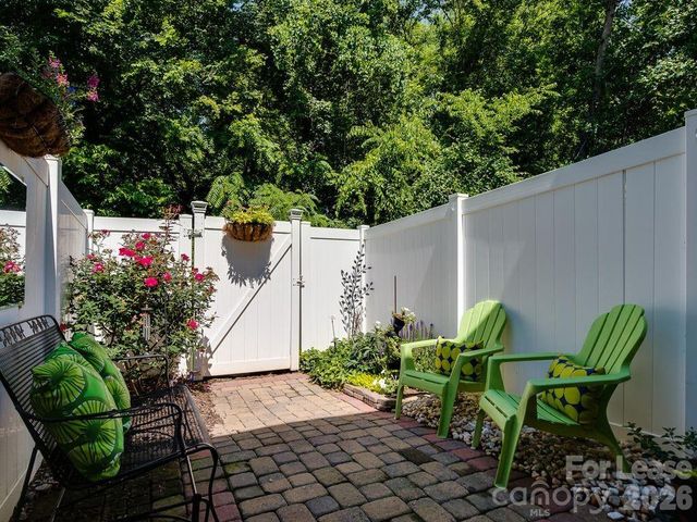301 Hurston Circle, Charlotte, NC 28208