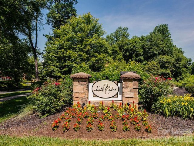 301 Hurston Circle, Charlotte, NC 28208