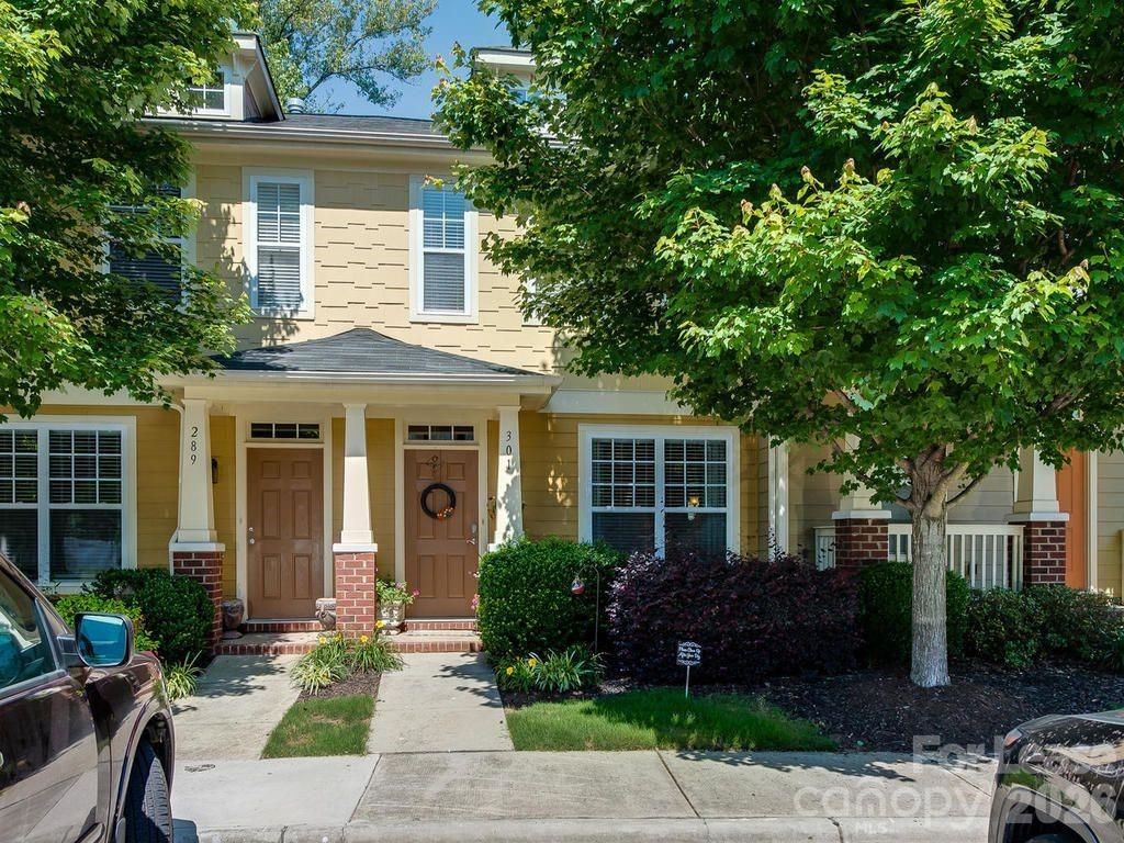 301 Hurston Circle, Charlotte, NC 28208
