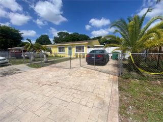 10440 NW 28th Ct, Miami, FL 33147