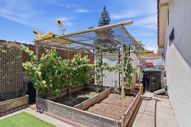 832 Pennington Pl, Modesto, CA 95356