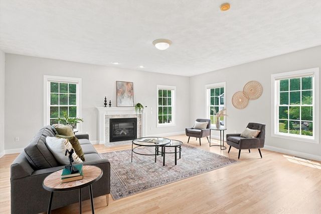 247 Webster Woods Ln, North Andover, MA 01845