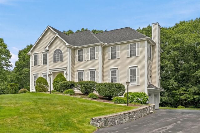 247 Webster Woods Ln, North Andover, MA 01845