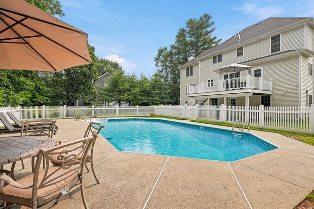 247 Webster Woods Ln, North Andover, MA 01845
