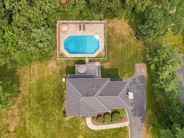 247 Webster Woods Ln, North Andover, MA 01845