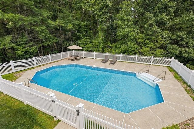 247 Webster Woods Ln, North Andover, MA 01845