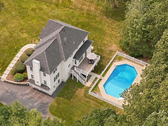 247 Webster Woods Ln, North Andover, MA 01845