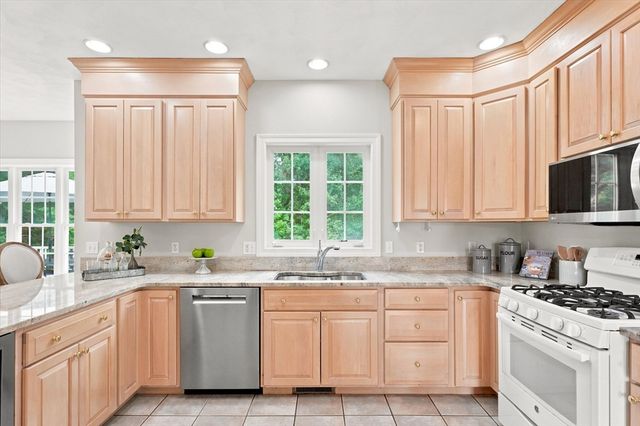 247 Webster Woods Ln, North Andover, MA 01845