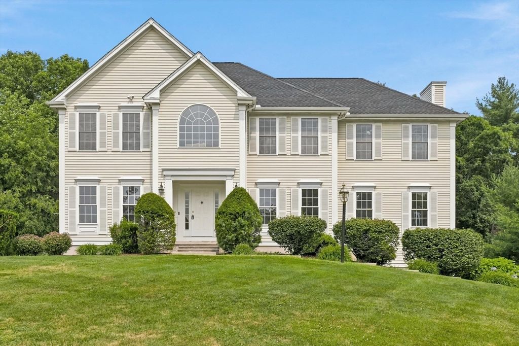 247 Webster Woods Ln, North Andover, MA 01845