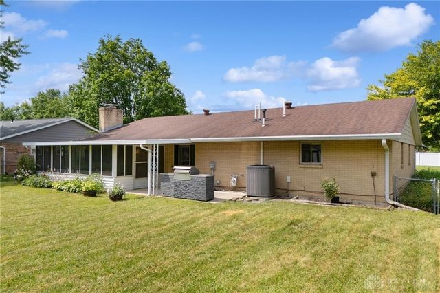 6800 Glenhills Drive, Englewood, OH 45322