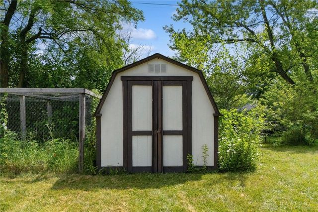 6800 Glenhills Drive, Englewood, OH 45322