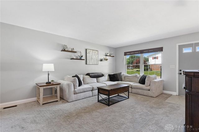 6800 Glenhills Drive, Englewood, OH 45322