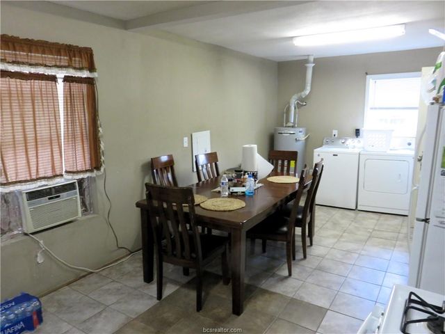 1413 Sandy Point Road, Bryan, TX 77803