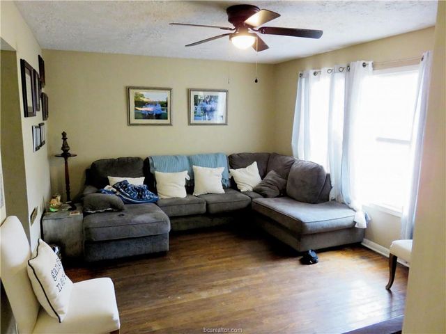1413 Sandy Point Road, Bryan, TX 77803