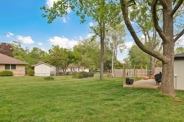 1883 E Cardinal Street, Springfield, MO 65804