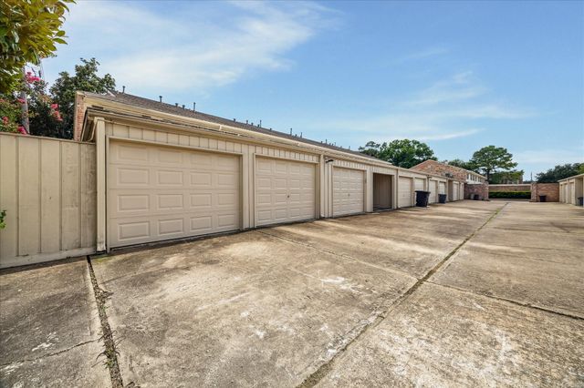 5823 Valley Forge Drive 93, Houston, TX 77057