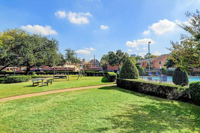 5823 Valley Forge Drive 93, Houston, TX 77057