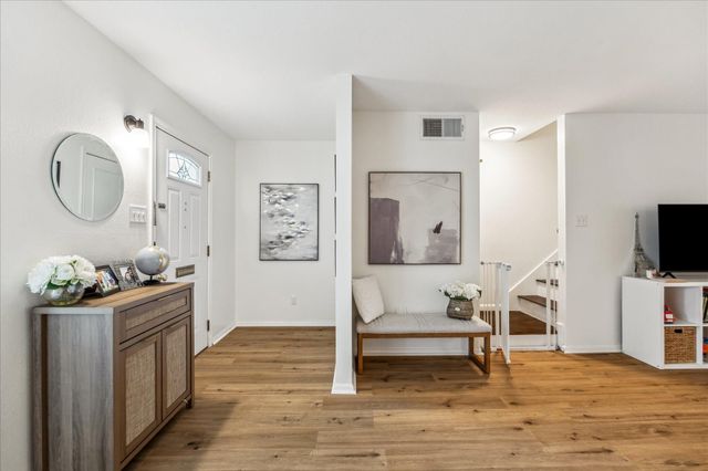 5823 Valley Forge Drive 93, Houston, TX 77057