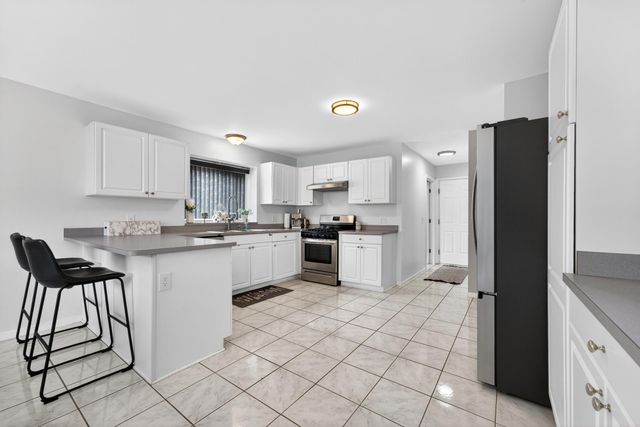 30098 Fairfield Drive, New Baltimore, MI 48051