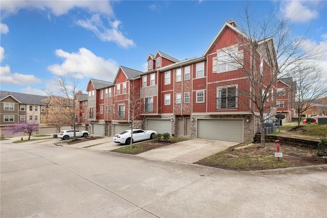 2835 W Redstone Drive, Fayetteville, AR 72704