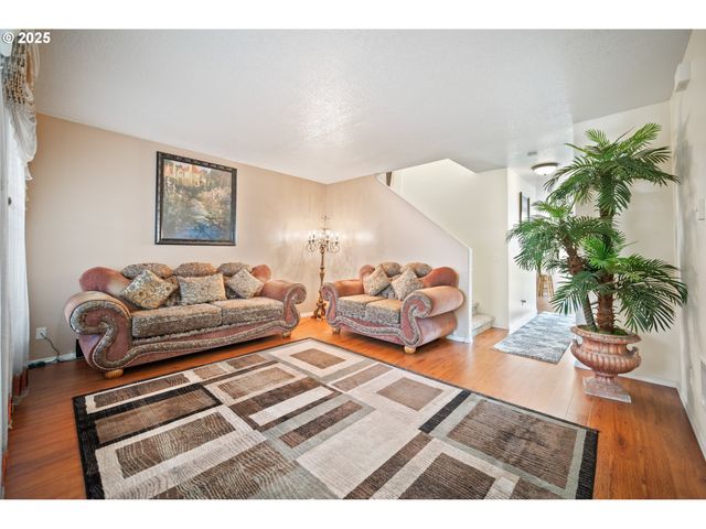 2578 CONCORD St, Woodburn, OR 97071