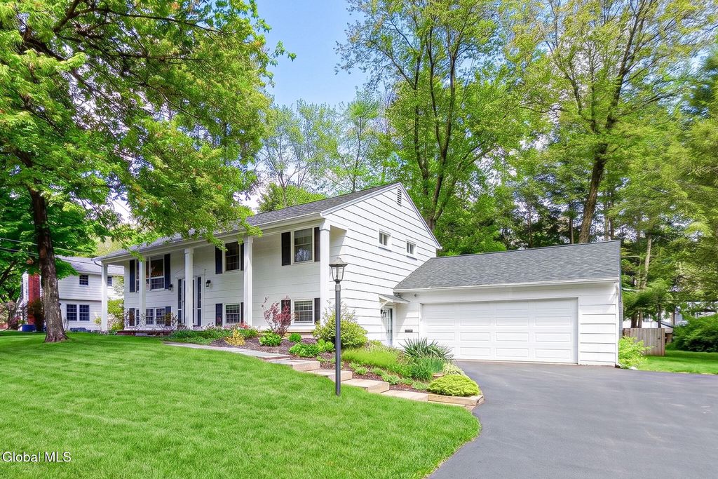 59 Brookview Avenue, Bethlehem, NY 12054