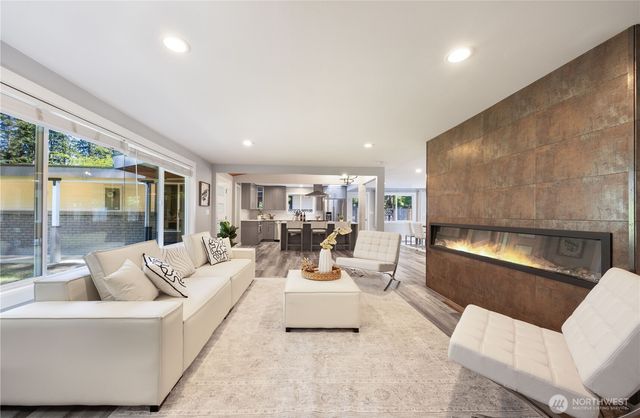 2412 160th Avenue NE, Bellevue, WA 98008