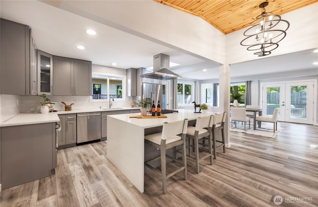 2412 160th Avenue NE, Bellevue, WA 98008