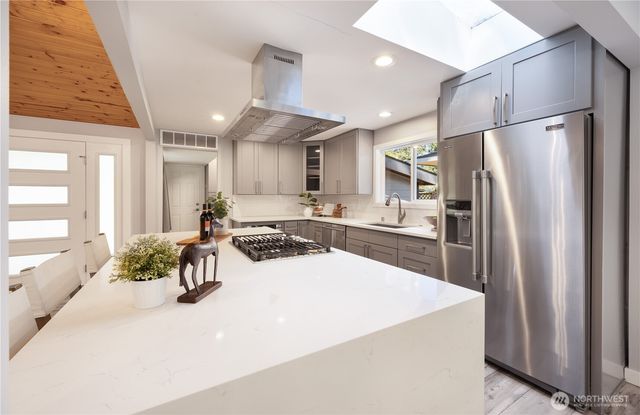 2412 160th Avenue NE, Bellevue, WA 98008