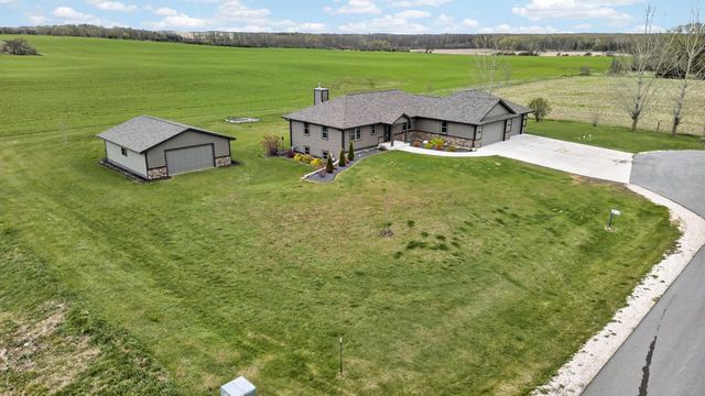 W5791 Prairie View DRIVE, Random Lake, WI 53075