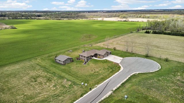 W5791 Prairie View DRIVE, Random Lake, WI 53075