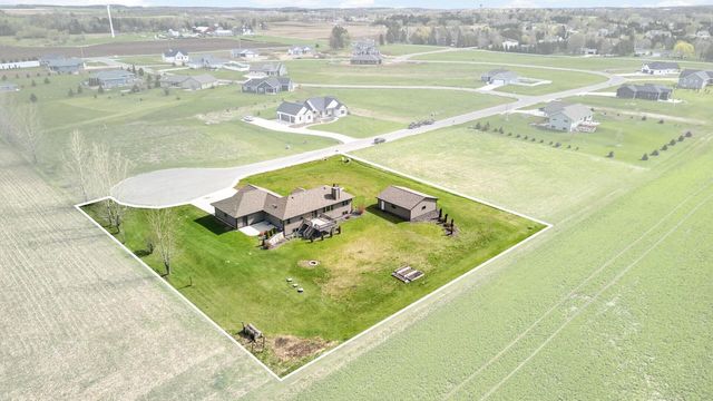 W5791 Prairie View DRIVE, Random Lake, WI 53075