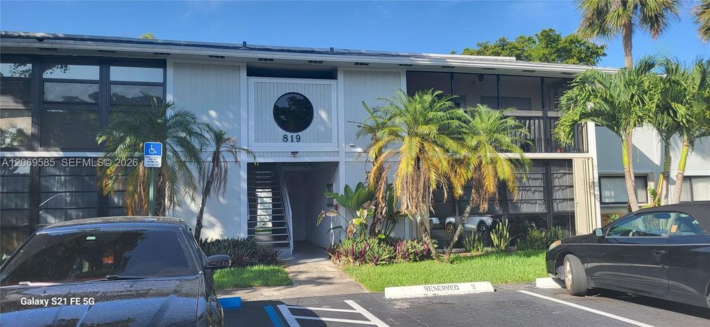 819 NE 199th Street 6-101, Miami, FL 33179
