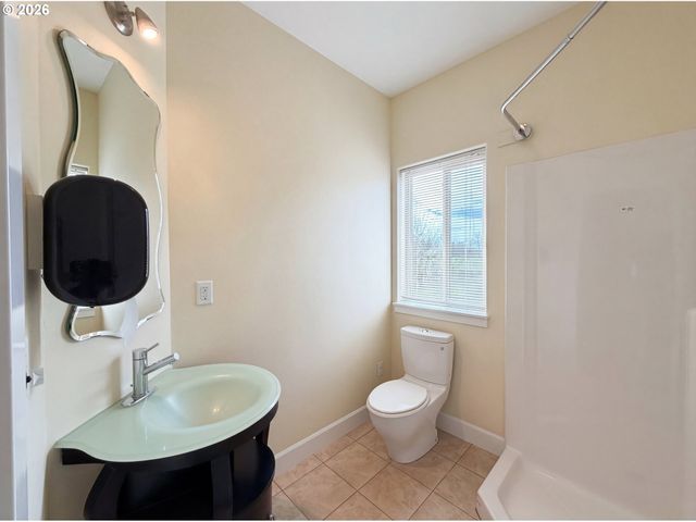 2250 Sw HOMER ROSS Loop, Mc Minnville, OR 97128