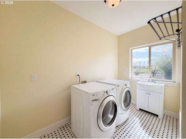2250 Sw HOMER ROSS Loop, Mc Minnville, OR 97128