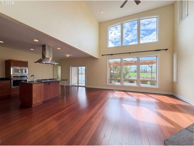 2250 Sw HOMER ROSS Loop, Mc Minnville, OR 97128