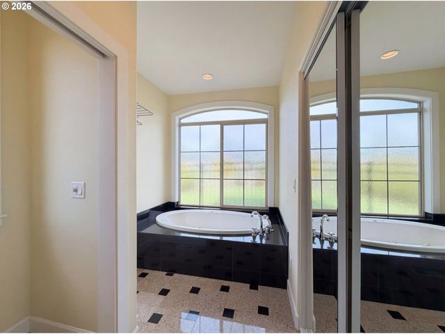 2250 Sw HOMER ROSS Loop, Mc Minnville, OR 97128