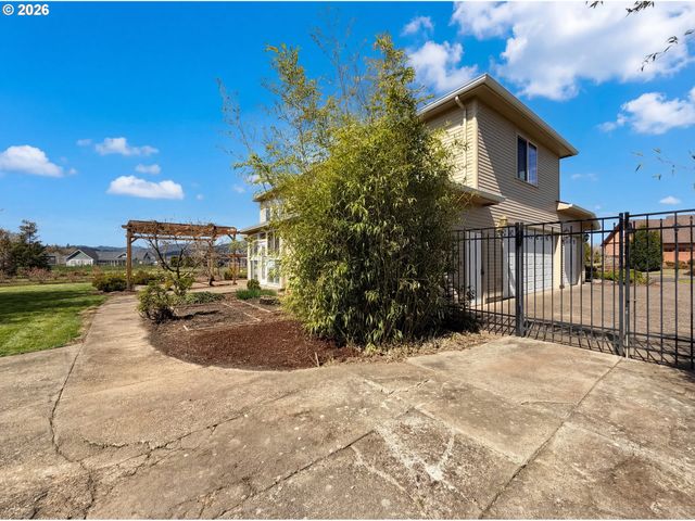 2250 Sw HOMER ROSS Loop, Mc Minnville, OR 97128