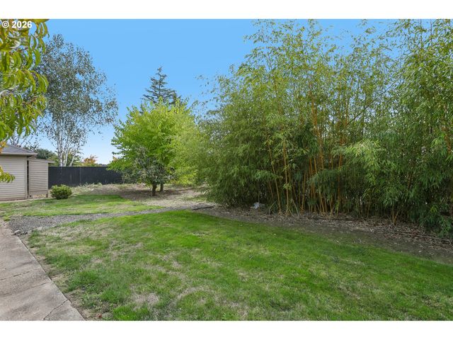 2250 Sw HOMER ROSS Loop, Mc Minnville, OR 97128
