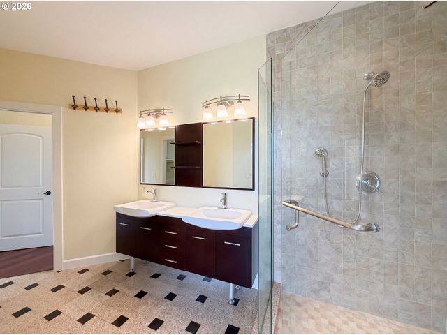2250 Sw HOMER ROSS Loop, Mc Minnville, OR 97128