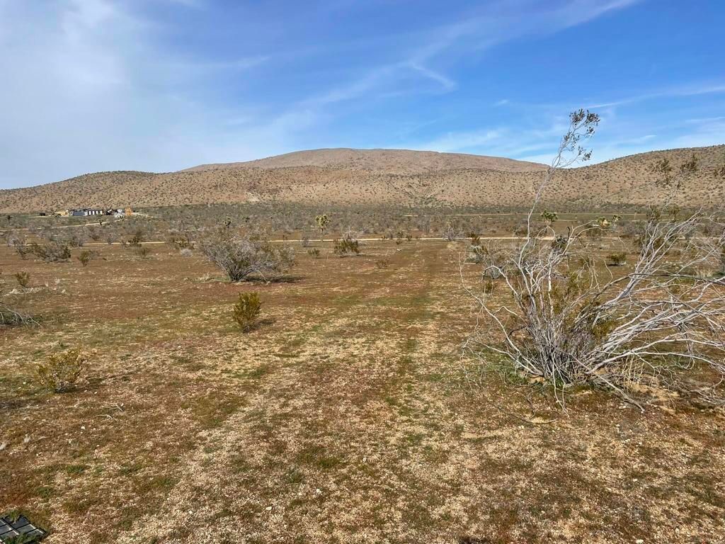 Image 4 of property listing at 0 Chicago Road, Apple Valley, CA 92307