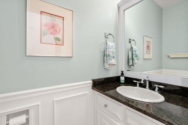 5 Heartwood Way 123, Hopkinton, MA 01748