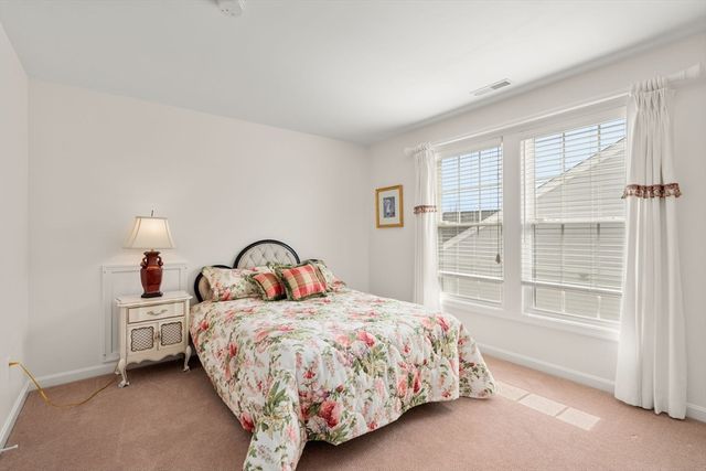 5 Heartwood Way 123, Hopkinton, MA 01748