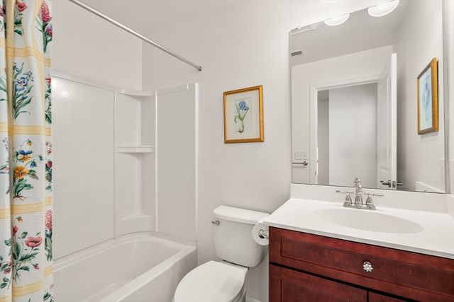 5 Heartwood Way 123, Hopkinton, MA 01748